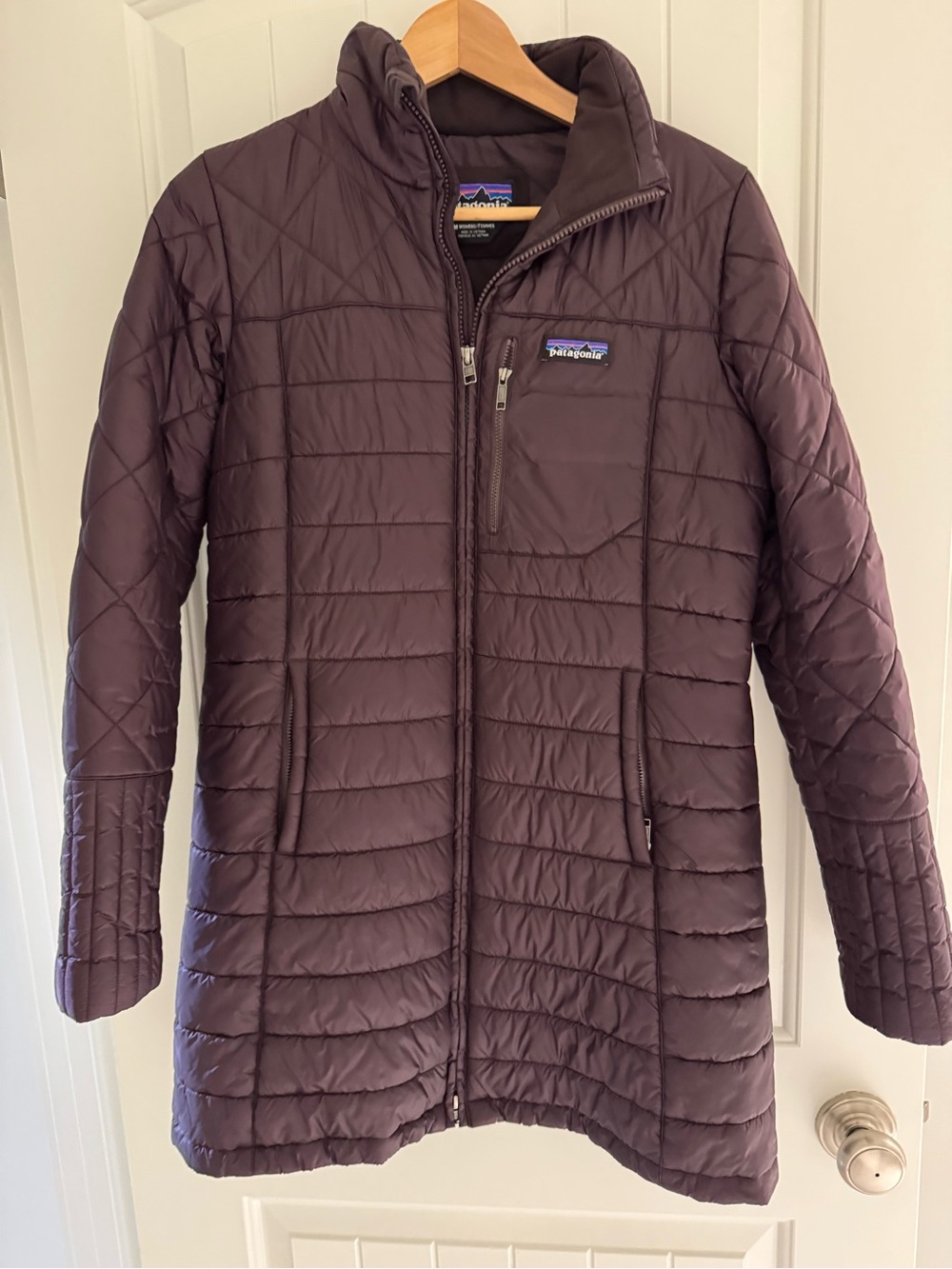 Women’s Patagonia Quilted Long Puffer Jacket in Deep Plum Medium - Picture 1 of 4